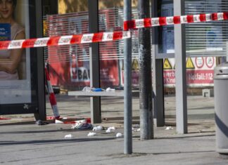 Zwei Personen bei Messerstecherei in Hannover verletzt Tatort Buswartehäuschen