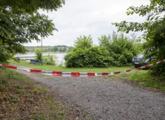 Hannover-Misburg: 80-Jähriger leblos aus dem Sonnensee geborgen Polizeiabsperrung