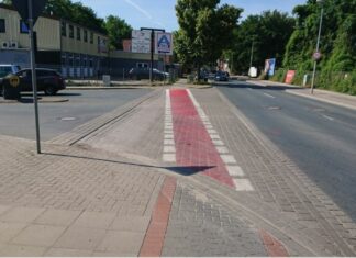 Nach tödlichem Unfall in Misburg: Mehr Sicherheit an Unfallstelle geschaffen Straßeneinmündung