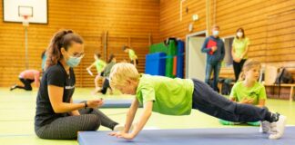 Bewegung in der Sporthalle