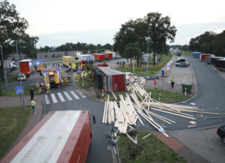 A2 – LKW kippt auf der Raststätte Lehrter See Nord um LKW Unfall
