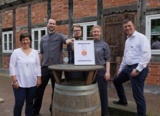 Ausgezeichnet! Hoflokal wird zum Leuchtturmbetrieb für Ausbildung Auszeichnung Hoflokal