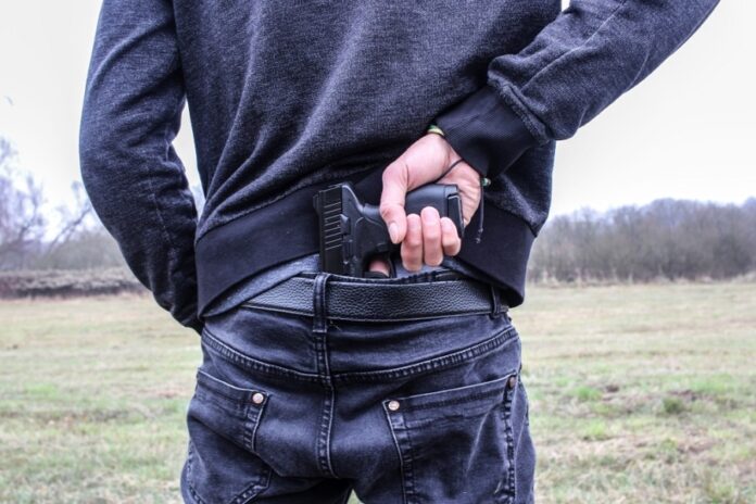 Pistole im Hosenbund