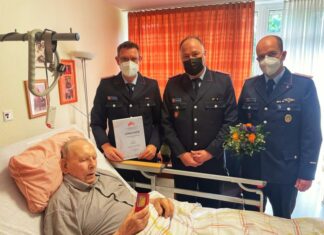 Fritz Prelle für 70 Jahre Feuerwehr geehrt Feuerwehr Langenhagen besucht Fritz Prelle