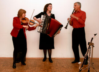 Kultursommer 2021: Klezmerkonzert in der Kulturfabrik Krawatte Kultursommer Trio Finkelstein