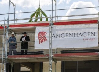 Richtfest im Neubau der Hermann-Löns-Schule Polier Klaus Müller