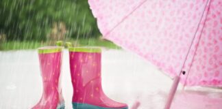 Regenschirm und Gummistiefel