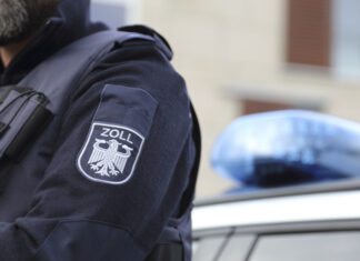 Niedersachsen geht mit landesweiten Kontrollen gegen Schwarzarbeit und illegale Beschäftigung vor Symbolbild Zoll