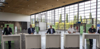 vo.li.: 1. Stadtrat Dr. Axel von der Ohe, Hannovers Oberbürgermeister Belit Onay, Regionspräsident Hauke Jagau, Organisatorischer Leiter des Impfzentrums Andreas Henke, Der ärztliche Leiter des Impfzentrums Matthias Vonnemann