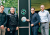 96-Sportdirektor Marcus Mann, Cheftrainer Jan Zimmermann, Geschäftsführer Robert Schäfer und Moritz Meyer von der Kinderschutzallianz.