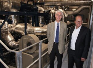 Wasserstoff-Reallabor soll grünen Wasserstoff zukunftsfähig und konkret machen Prof. Dr.-Ing Jörg Seume, Leiter des Instituts für Turbomaschinen und Fluid-Dynamik (TFD) der Leibniz Universität Hannover und Ulf-Birger Franz, Wirtschaftsdezernent der Region Hannover