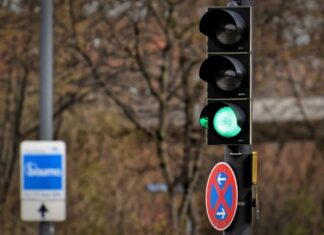 Sanierung von Lichtsignalanlagen im Stadtgebiet Verkehrsampel - Lichtzeichenanlage