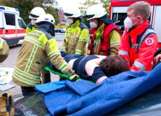 Zwischen Trauma und technischer Hilfe Ausbildungstag JUH und Feuerwehr Langenhagen