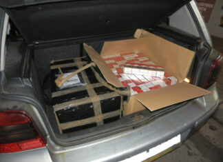 Zoll Hannover zieht Schmuggler mit 101 Stangen Zigaretten aus dem Verkehr Zigarettenschmuggel im Kofferraum