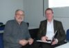 Jochen Lauenstein (auf dem Foto links) und Wilhelm Zabel (rechts) vom "Wirtschafts-Senioren Hannover Alt hilft Jung e.V."