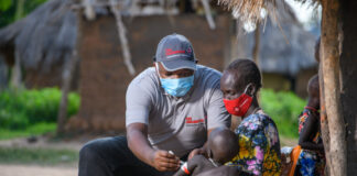 Arzt Impfung Uganda