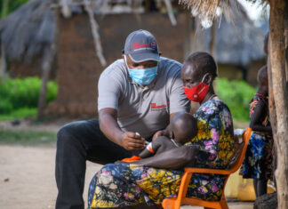 Welternährungstag: Klimawandel und Corona-Pandemie verschärfen den globalen Hunger Arzt Impfung Uganda