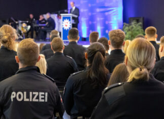 400 Neuzugänge an der Polizeidirektion Hannover offiziell begrüßt 400 Neuzugänge an der Polizeidirektion Hannover offiziell begrüßt.