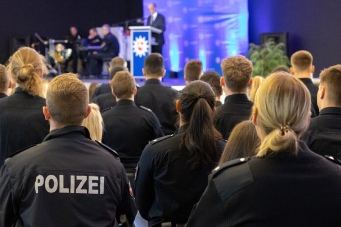 400 Neuzugänge an der Polizeidirektion Hannover offiziell begrüßt.