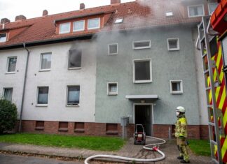 Feuerwehreinsatz: Ausgelöster Rauchmelder alarmiert Anwohner Feuerwehreinsatz
