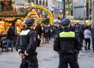 Weihnachtsmarkt Hannover 2025: Polizei informiert zu Sicherheit, Prävention und Verkehr Polizei auf Weihnachtsmarkt