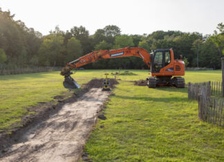 Rieselfelder erhalten neue Wegeverbindung Baggerarbeiten Wegebau