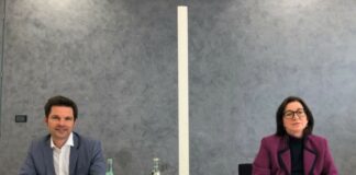 Regionspräsident Steffen Krach und Gesundheitsdezernentin Cora Hermenau