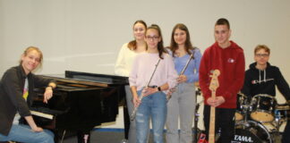 Querflötentrio mit Bandbegleitung