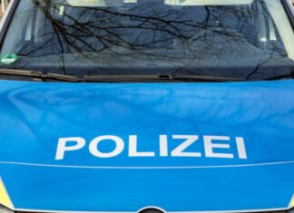 Riskante Überholmanöver auf der A2: Wasserschutzpolizei stoppt 19-Jährigen auf der Vahrenwalder Straße Polizeifahrzeug