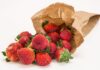 Erdbeeren in Papiertüte