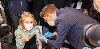 Bundesgesundheitsminister impft selbst