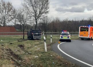 A 352: 57-Jähriger ohne Führerschein verunfallt verunfallter PKW