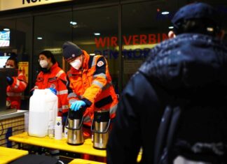 Ehrenamtlich Helfende sind eine Stütze der Gesellschaft, auch gegen die Pandemie Ehrenamtliche Helfer