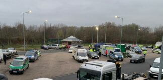 Großkontrolle an der Autobahn: Einsatzkräfte ertappen 64 Verkehrssünder