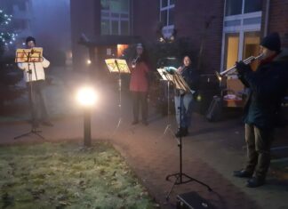 Musikschule erfreut Seniorinnen und Senioren mit Adventsmusik Trompetenquartett Adventsblasen in Langenhagen