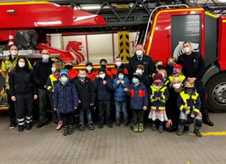 Stadtfeuerwehr Langenhagen verleiht Kinderflämmchen an 17 Kinder Kinderflämmchen in Langenhagen verliehen