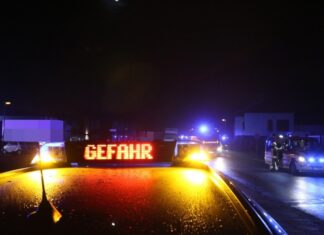 Auslaufende Gefahrstoffe sorgen für Einsatz der Langenhagener Feuerwehr Auslaufende Gefahrstoffe sorgen für Einsatz der Langenhagener Feuerwehr.