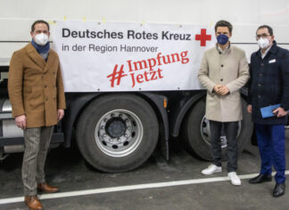 Regionspräsident Steffen Krach besuchte „Feierabend-Impfen“ des Roten Kreuzes in Isernhagen Feierabend-Impfen des DRK