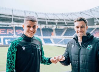 Langfristig gebunden: 96-Akademie-Spieler Tresoldi soll ans Profiteam herangeführt werden Nicolo Tresoldi (l.) mit 96-Sportdirektor Marcus Mann in der HDI Arena.