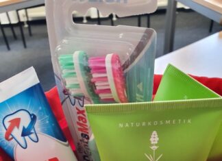 Mehr als 100 gefüllte Kulturbeutel an DRK-Obdachlosenunterkünfte gespendet Kulturbeutel für Obdachlose