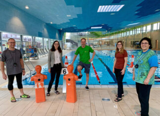 Wichtige Nachwuchskräfte beweisen ihre Kenntnisse in der Wasserwelt Prüfung Fachangestellte Bäderbetriebe
