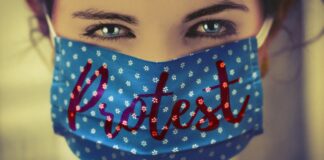 Protest mit Maske