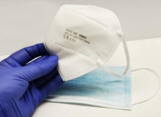 Corona-Schutzmaßnahmen laufen aus FFP2 Maske