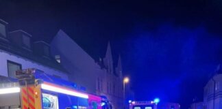 PKW landet bei Verkehrsunfall in Groß-Buchholz auf dem Dach