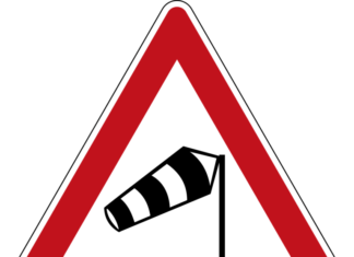 Sturmtief Antonia folgt in der Nacht von auf Montag – Aktuelle Unwetterwarnung für Deutschland Verkehrsschild Windsack