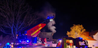 Feuerwehren aus dem Lehrter Stadtgebiet verhindern ausgedehnten Dachstuhlbrand