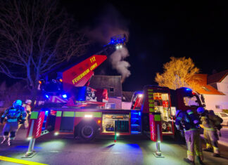 Feuerwehren aus dem Lehrter Stadtgebiet verhindern ausgedehnten Dachstuhlbrand Feuerwehren aus dem Lehrter Stadtgebiet verhindern ausgedehnten Dachstuhlbrand
