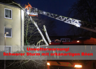 Der Deutsche Wetterdienst (DWD) gibt amtliche Unwetterwarnung für Norddeutschland heraus Feuerwehreinsatz umgestürzter Baum