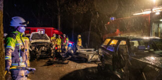 Schwerer Verkehrsunfall mit eingeklemmter Person auf der L190