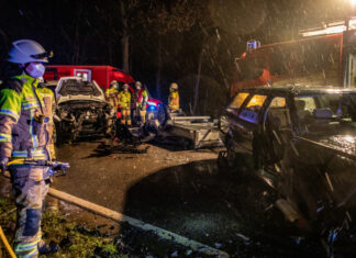 Schwerer Verkehrsunfall mit eingeklemmter Person auf der L190 Schwerer Verkehrsunfall mit eingeklemmter Person auf der L190